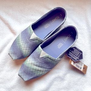 BRAND NEW Toms mermaid print alpargatas size 6